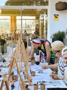 Paint & Sip Experience con Sarah Main en Sun & Moon