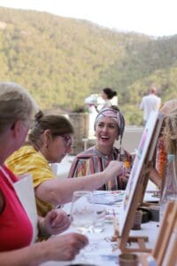 Paint & Sip Experience con Sarah Main en Sun & Moon