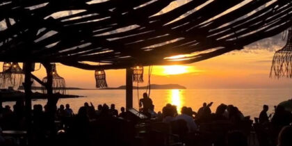 Kumharas Ibiza: música en directo y una mágica puesta de sol