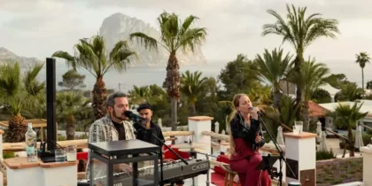 Música en directo y una mágica puesta de sol en Petunia Ibiza