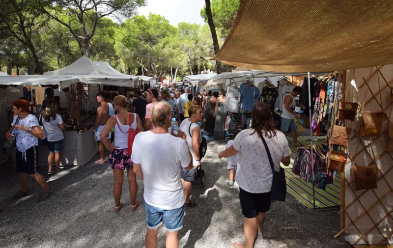mercadillopuntaarabi welcome to ibiza 01