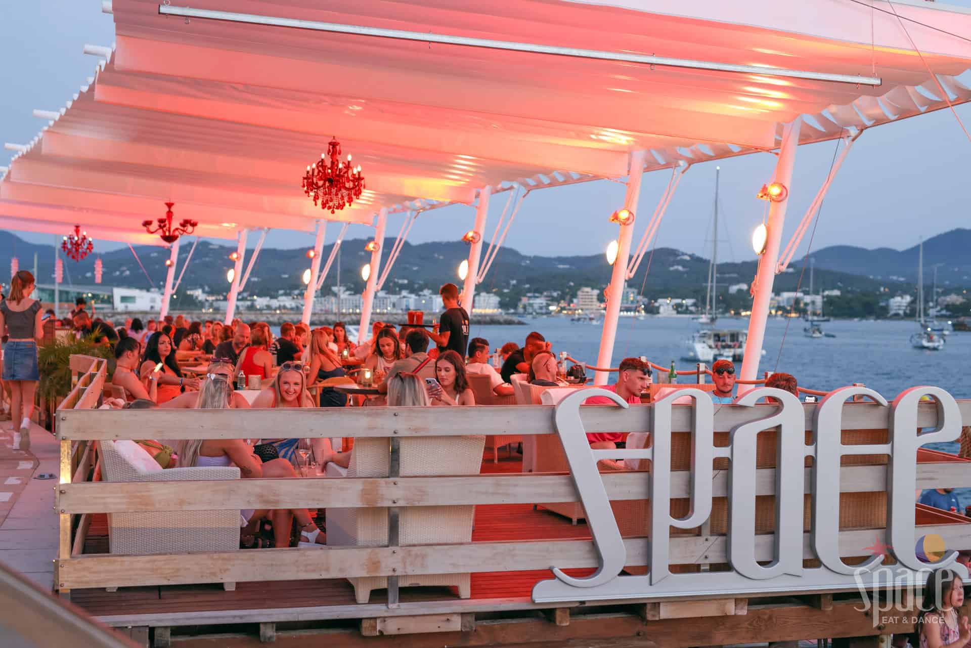 Restaurantes de Ibiza donde comer o cenar a cualquier hora