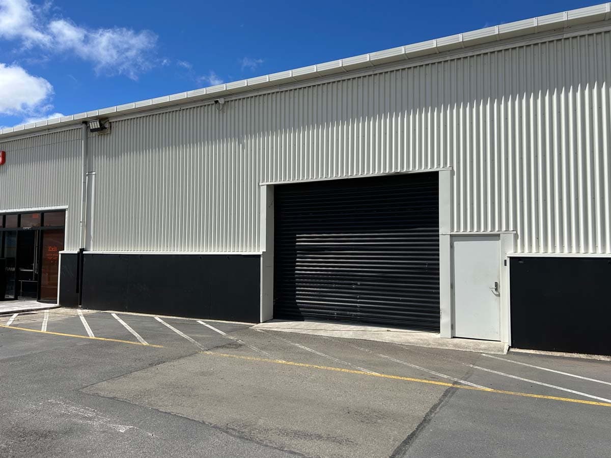 Warehouse unit at White Lion, 27 Blenheim Street with loading dock and parking.