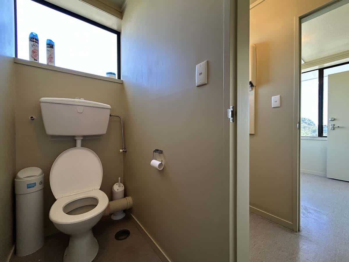 Bright, clean bathroom featuring White Lion fixtures and fittings.
