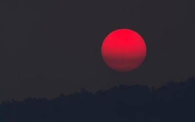 How to Capture Stunning Blood Moon Photos