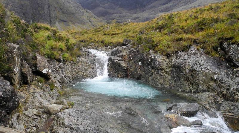 Fairy_Pools,_Skye,_Scotland_17_(highest_pool).jpg