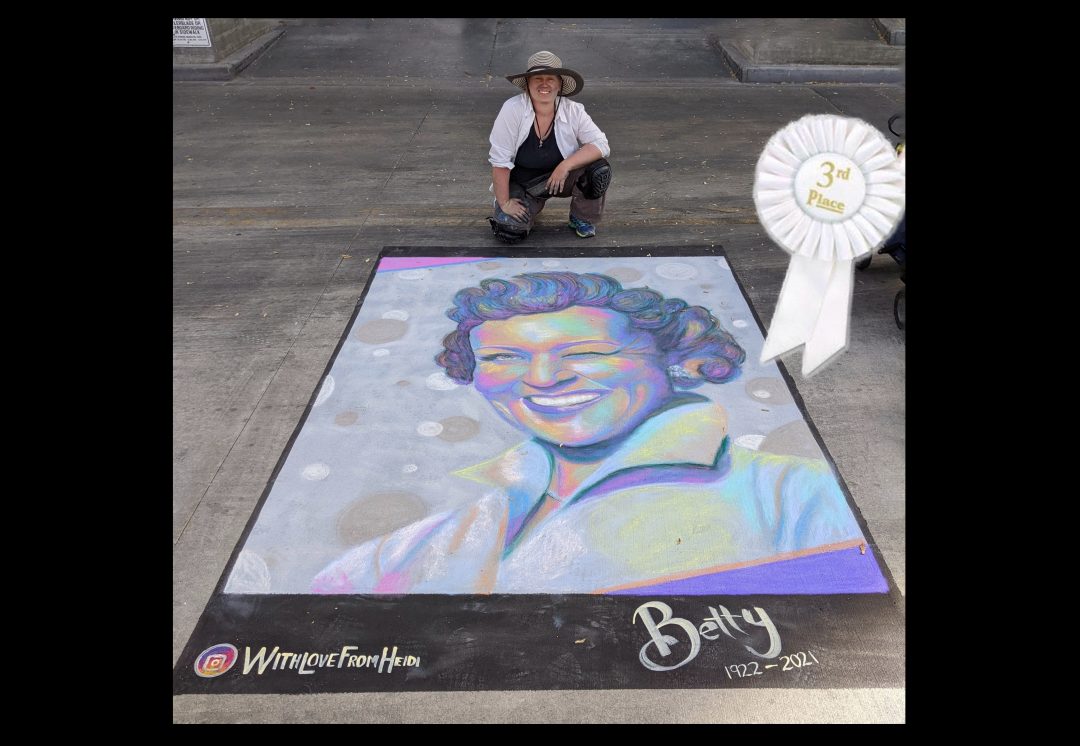 Heidi Neilson with a chalk festival portrait of Betty White