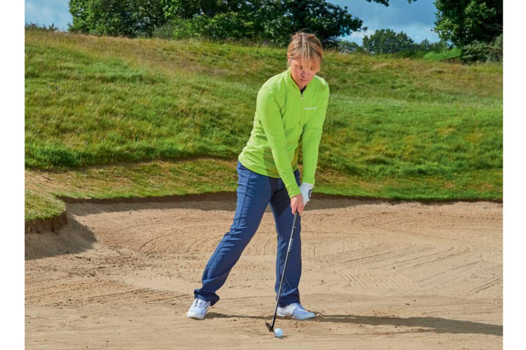 Head position bunker shot
