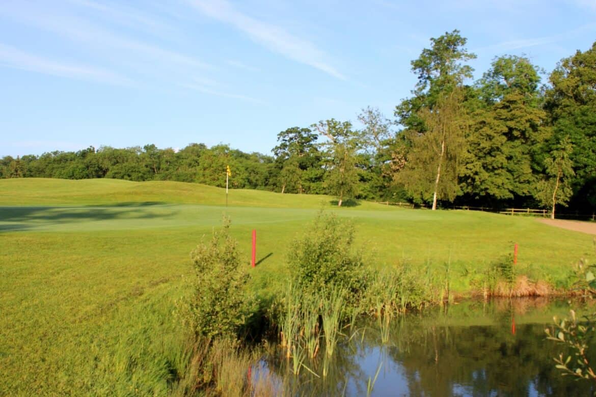 Strategic play water hazard