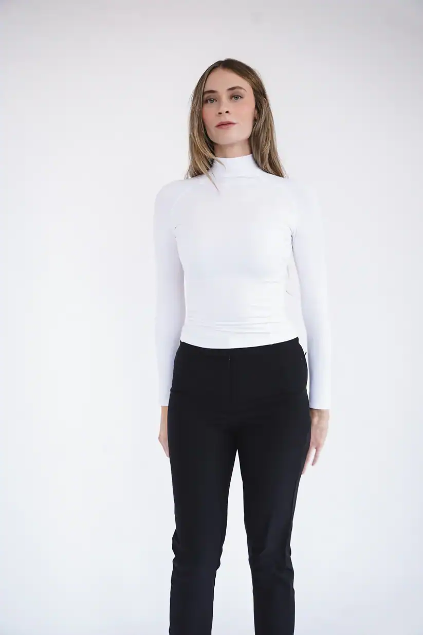 csara-warmcore-baselayer-white-model-fu
