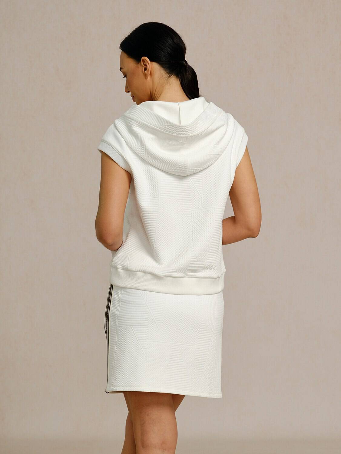 acegolfs-crisp-couture-sleeveless-texture-golf-hoodie-2