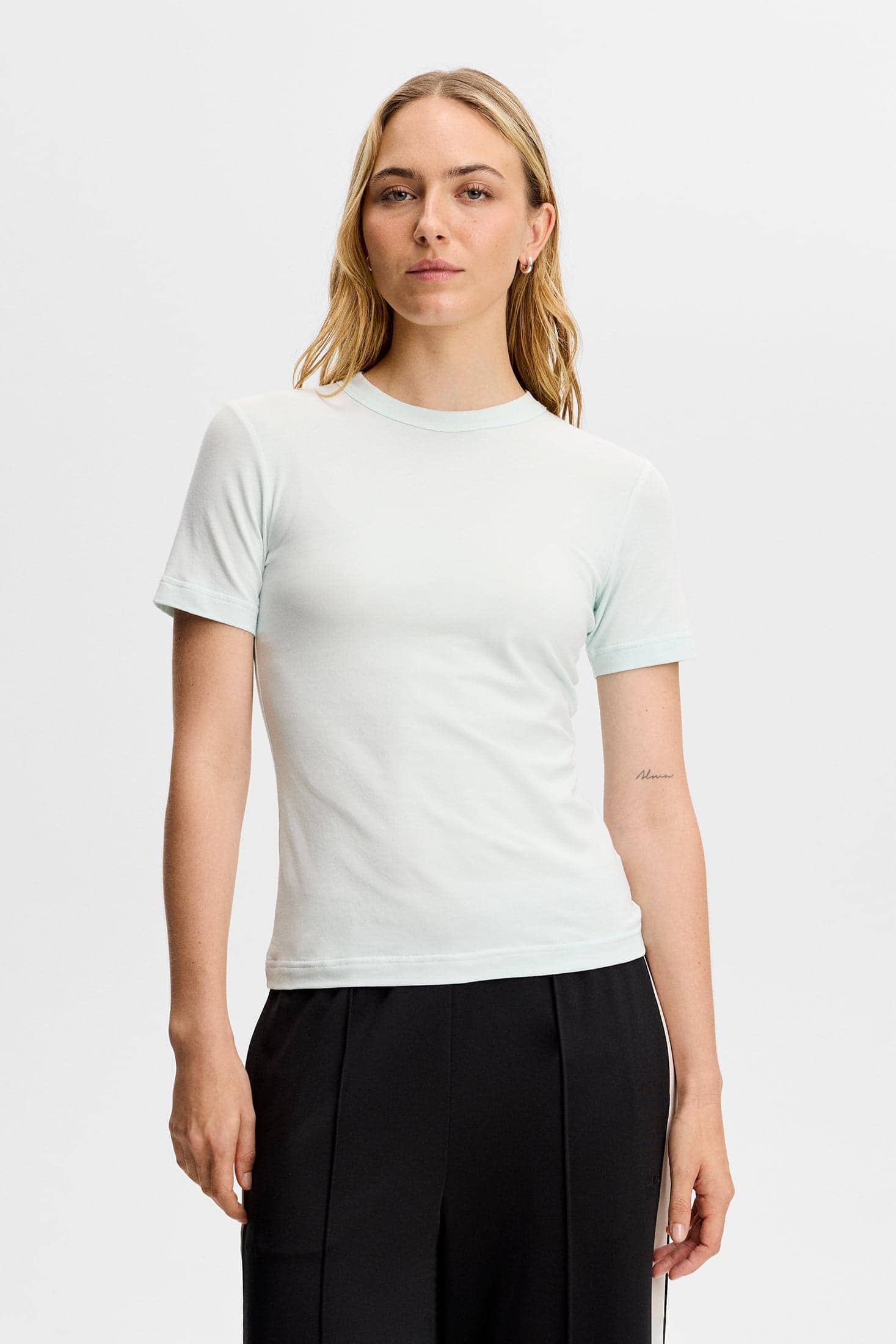 j-lindeberg-addison-t-shirt-sky-light-1