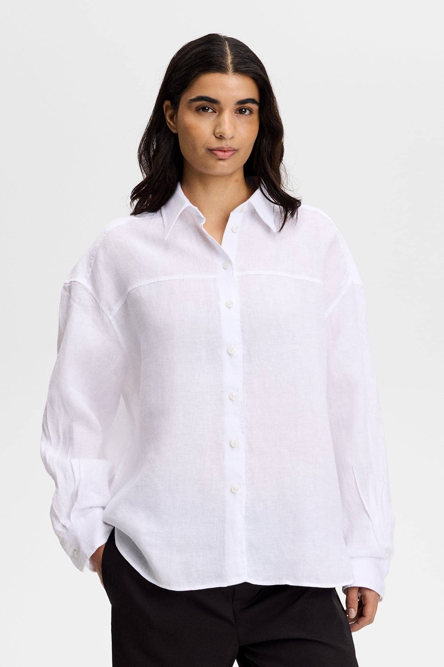 j-lindeberg-clairo-clean-linen-shirt-white-1