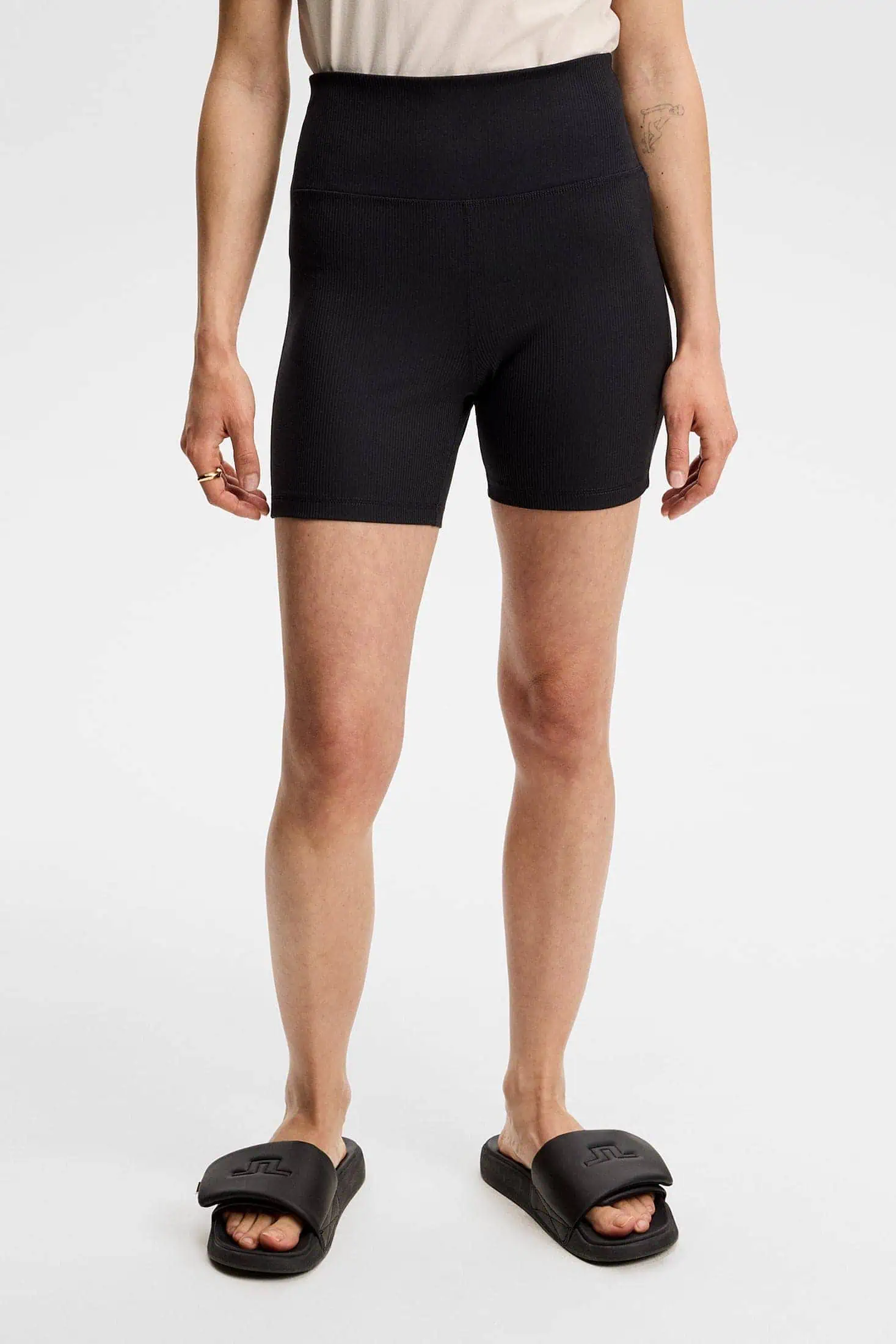 j-lindeberg-elisa-biker-shorts-black-1