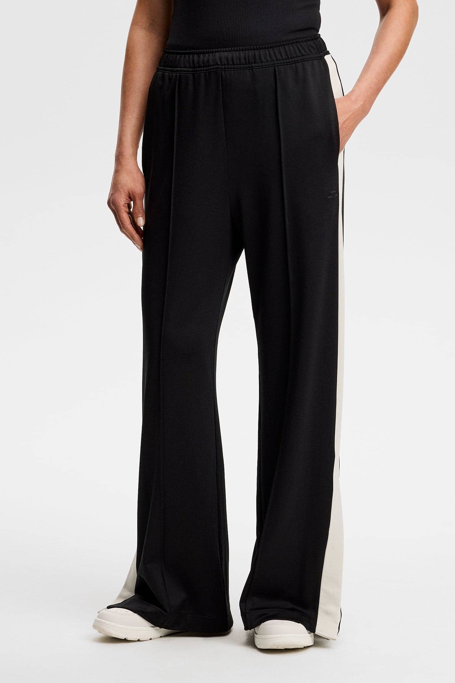 j-lindeberg-fabiana-track-pants-black-1