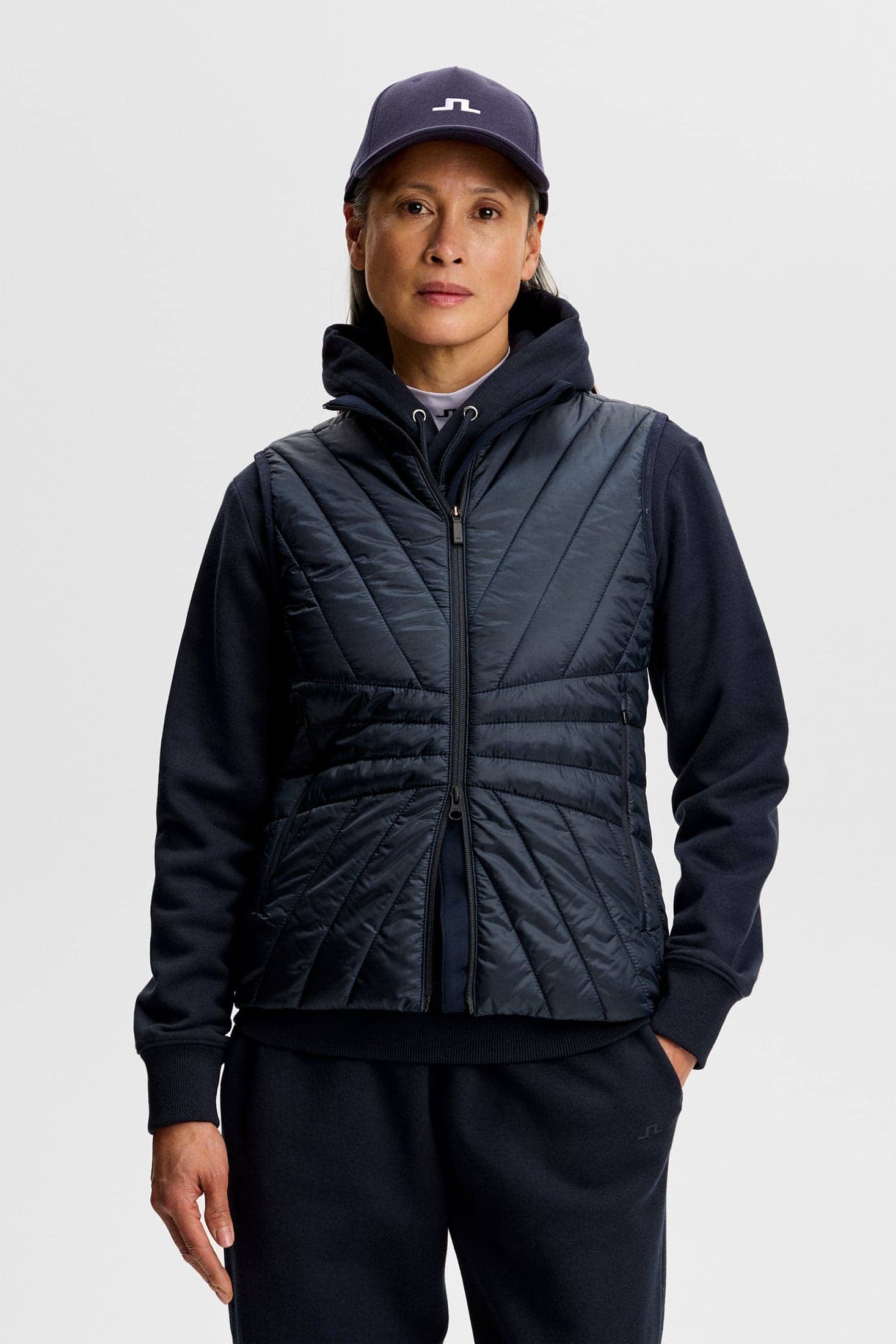j-lindeberg-holma-quilt-hybrid-vest-jl-navy-1-1