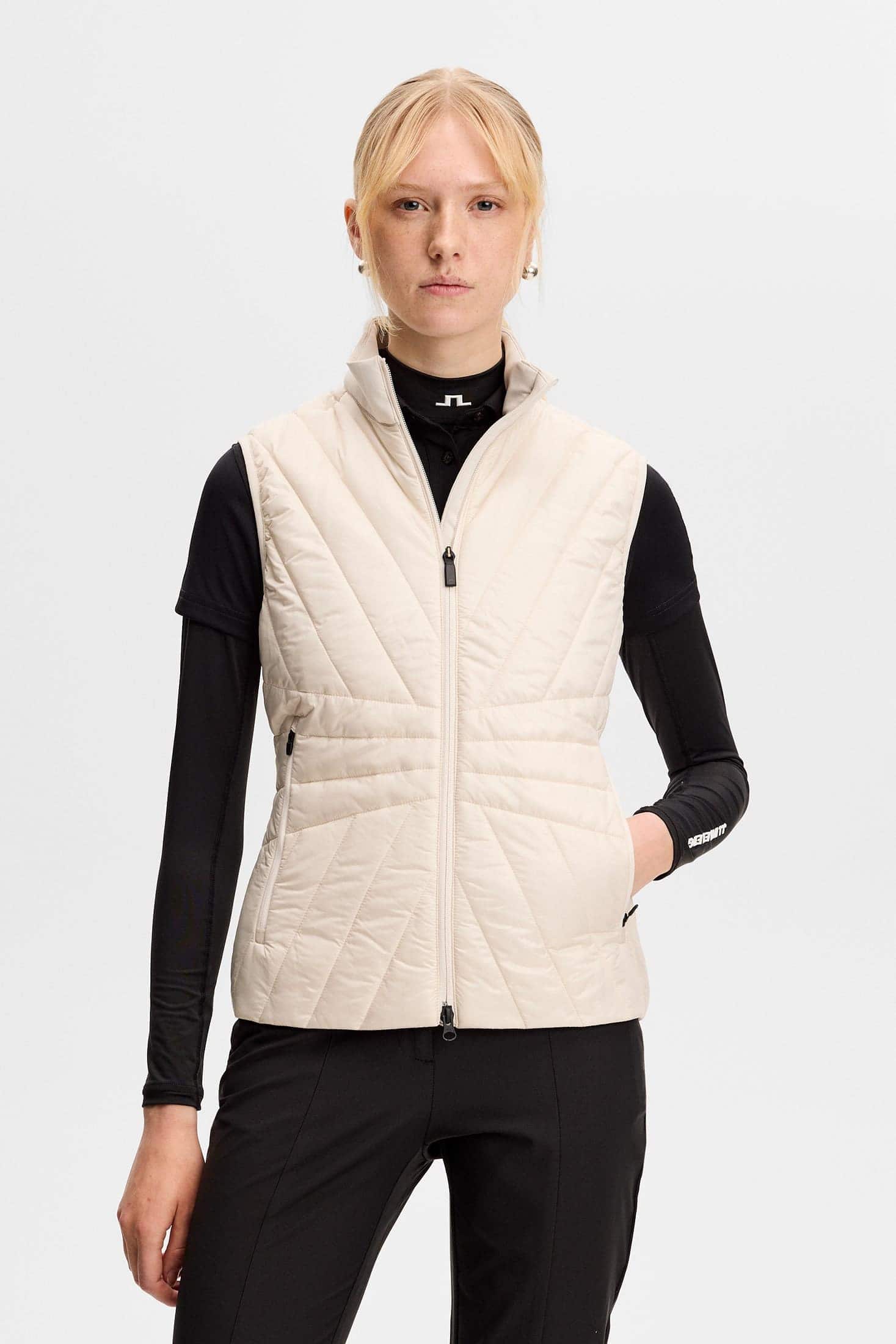 j-lindeberg-holma-quilt-hybrid-vest-moonbeam-1