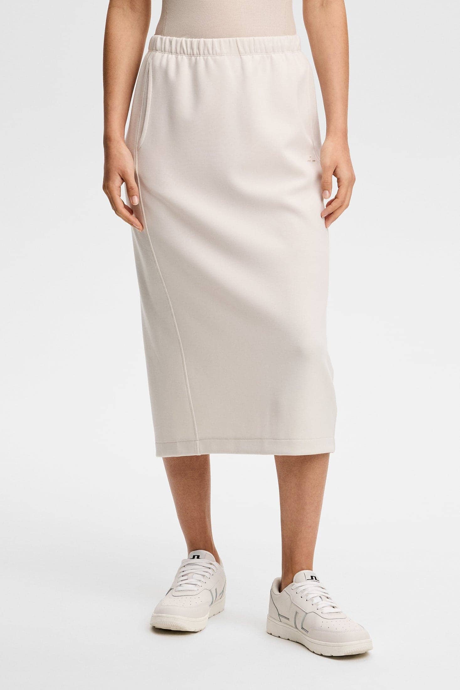 j-lindeberg-paula-jerseysweat-skirt-moonbeam-1