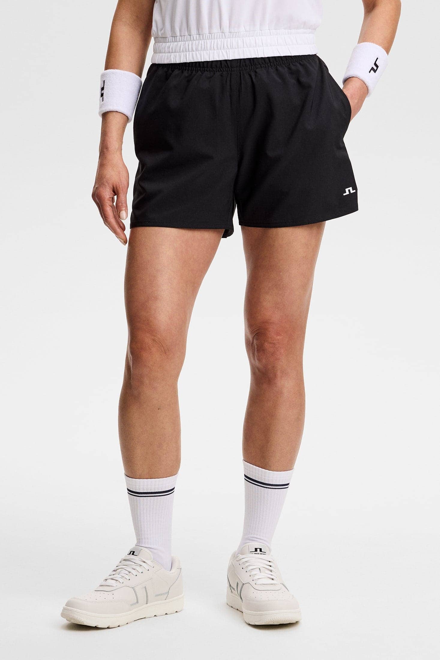 j-lindeberg-pricilla-shorts-black-1