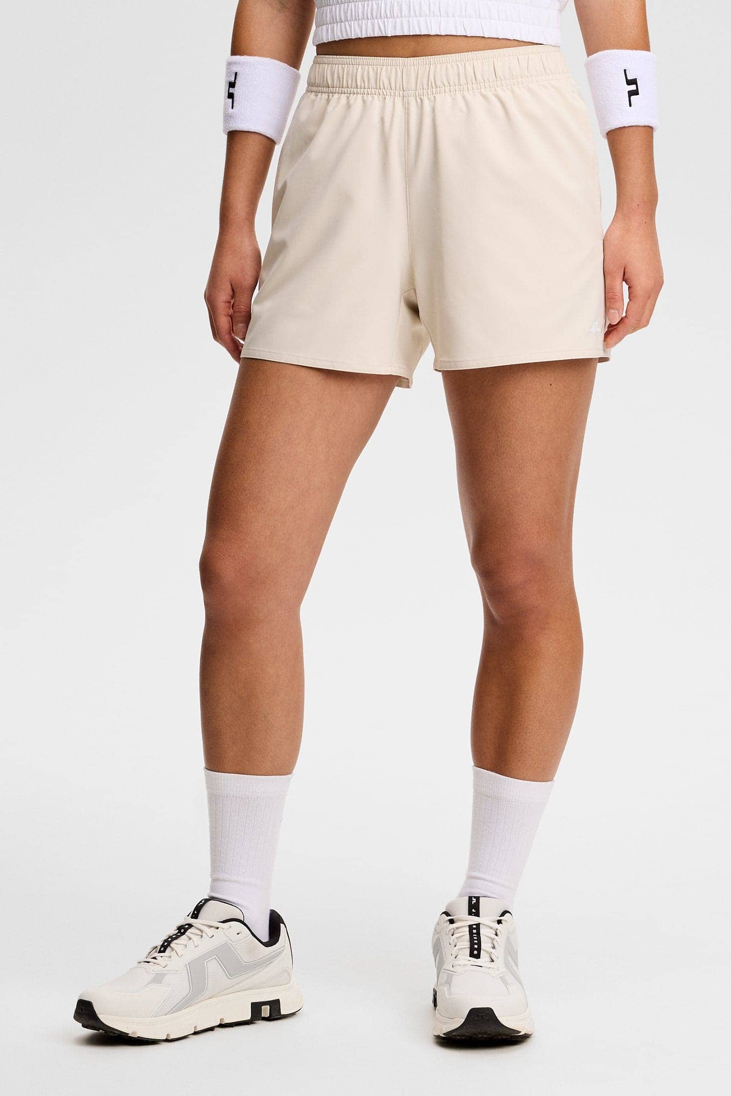 j-lindeberg-pricilla-shorts-moonbeam-1