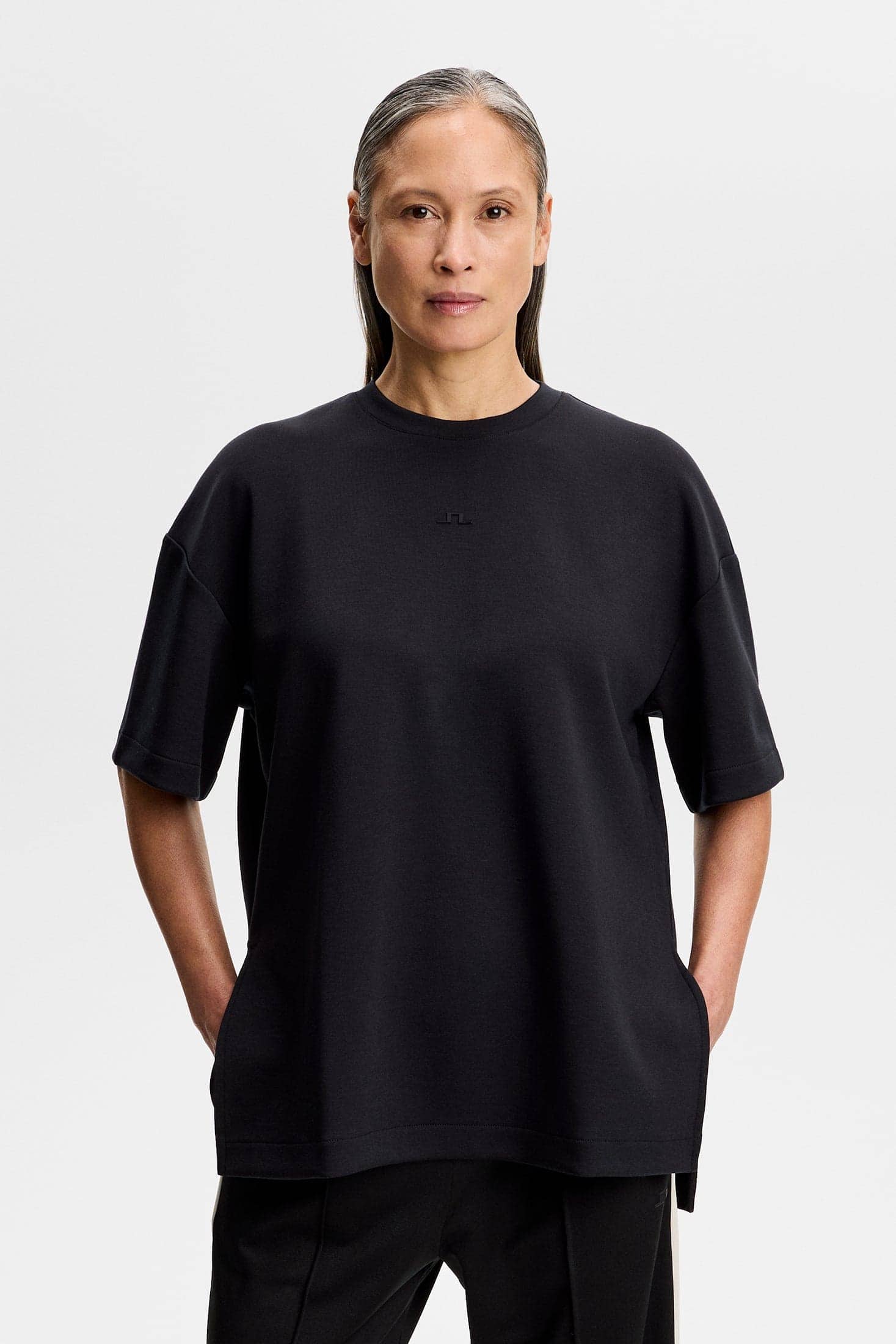 j-lindeberg-rina-t-shirt-black-1