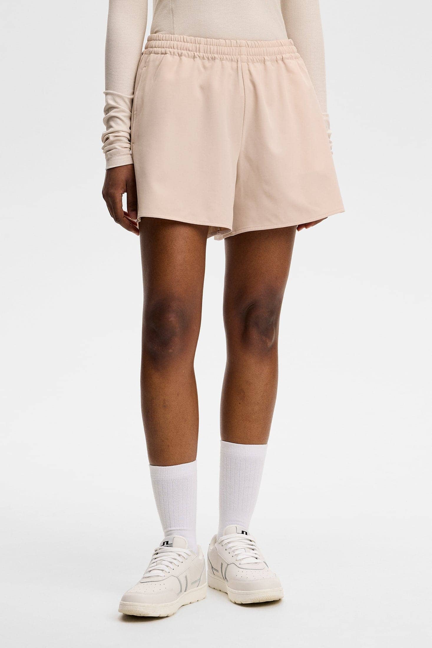 j-lindeberg-shirley-short-moonbeam-1-1