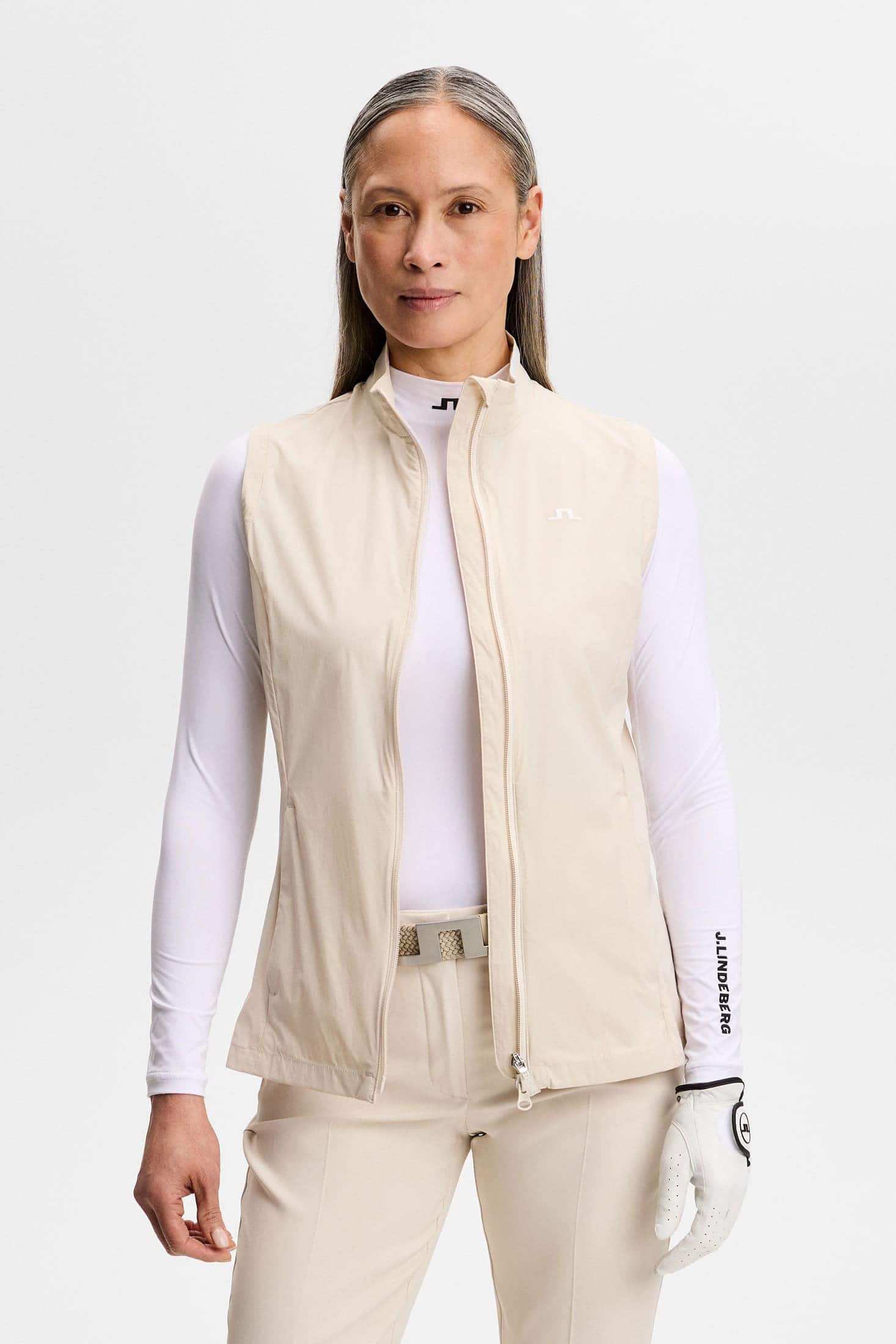 j-lindeberg-thorine-wind-packable-vest-moonbeam-1