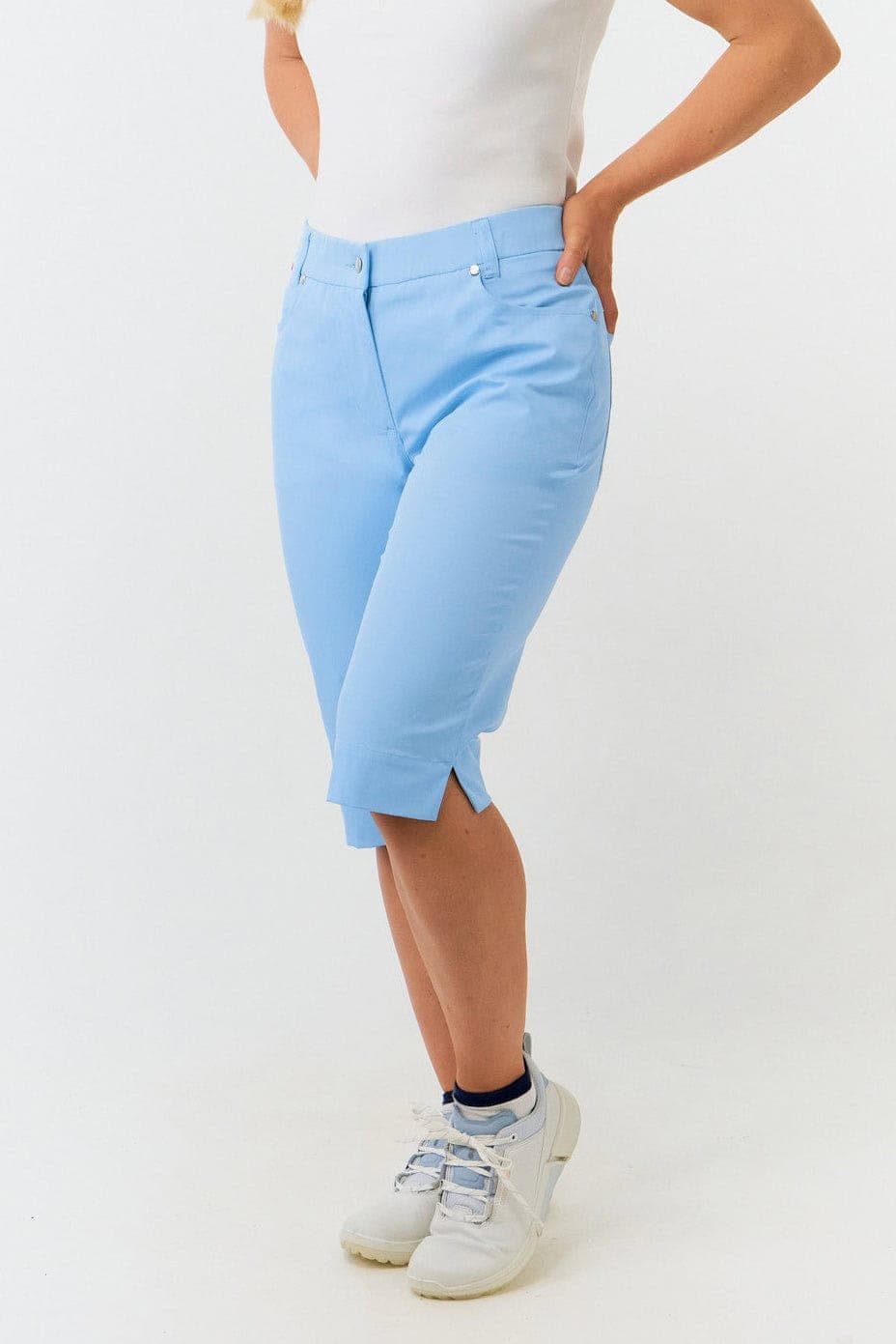 pure-golf-trust2-ladies-bermuda-golf-shorts-pale-blue-1