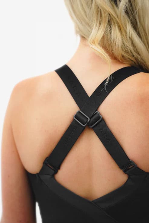 MOTION_SCUPT_BRA_MODEL_BACK_DETAIL