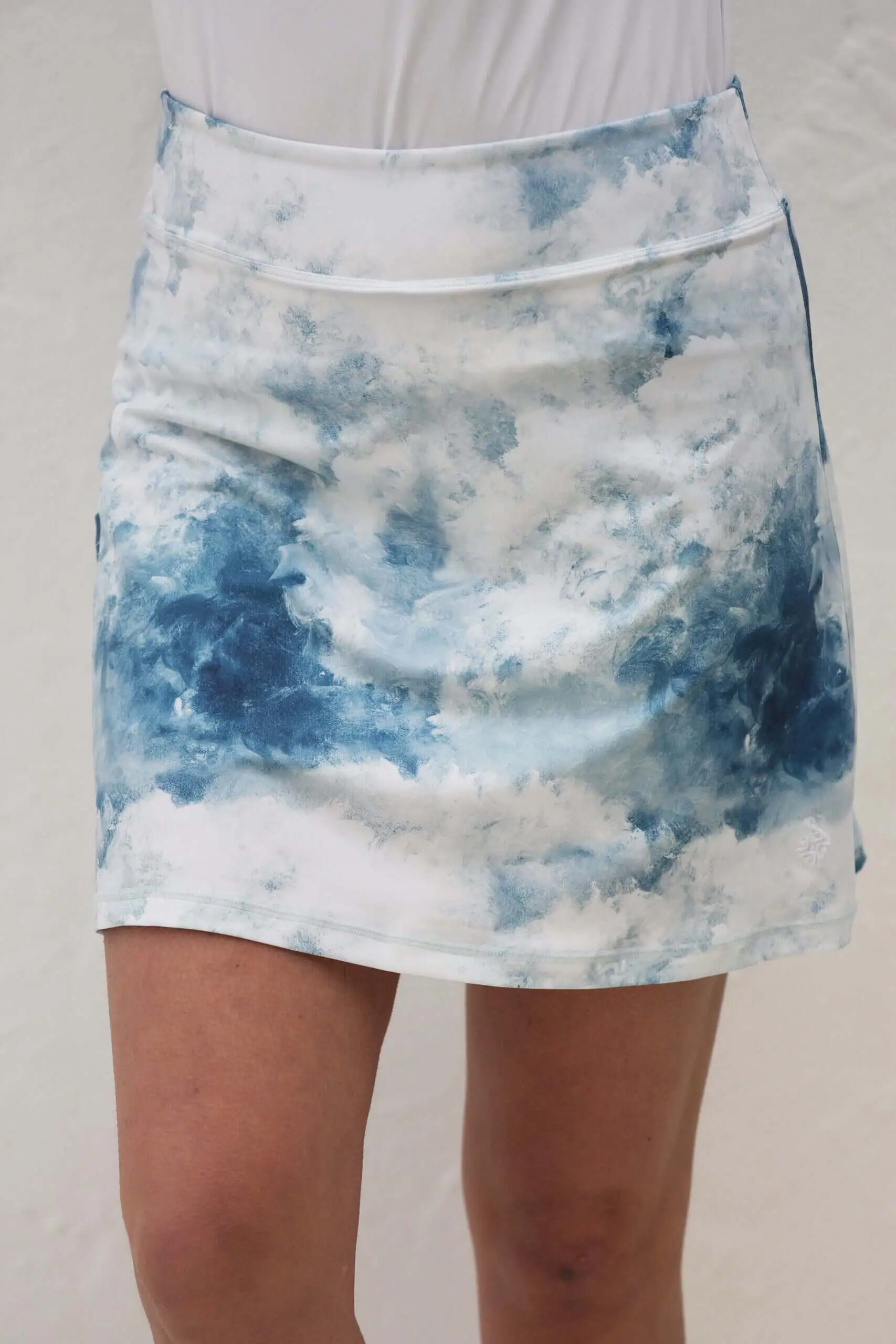 famara-golf-a-line-art-golf-skort-clouds-1