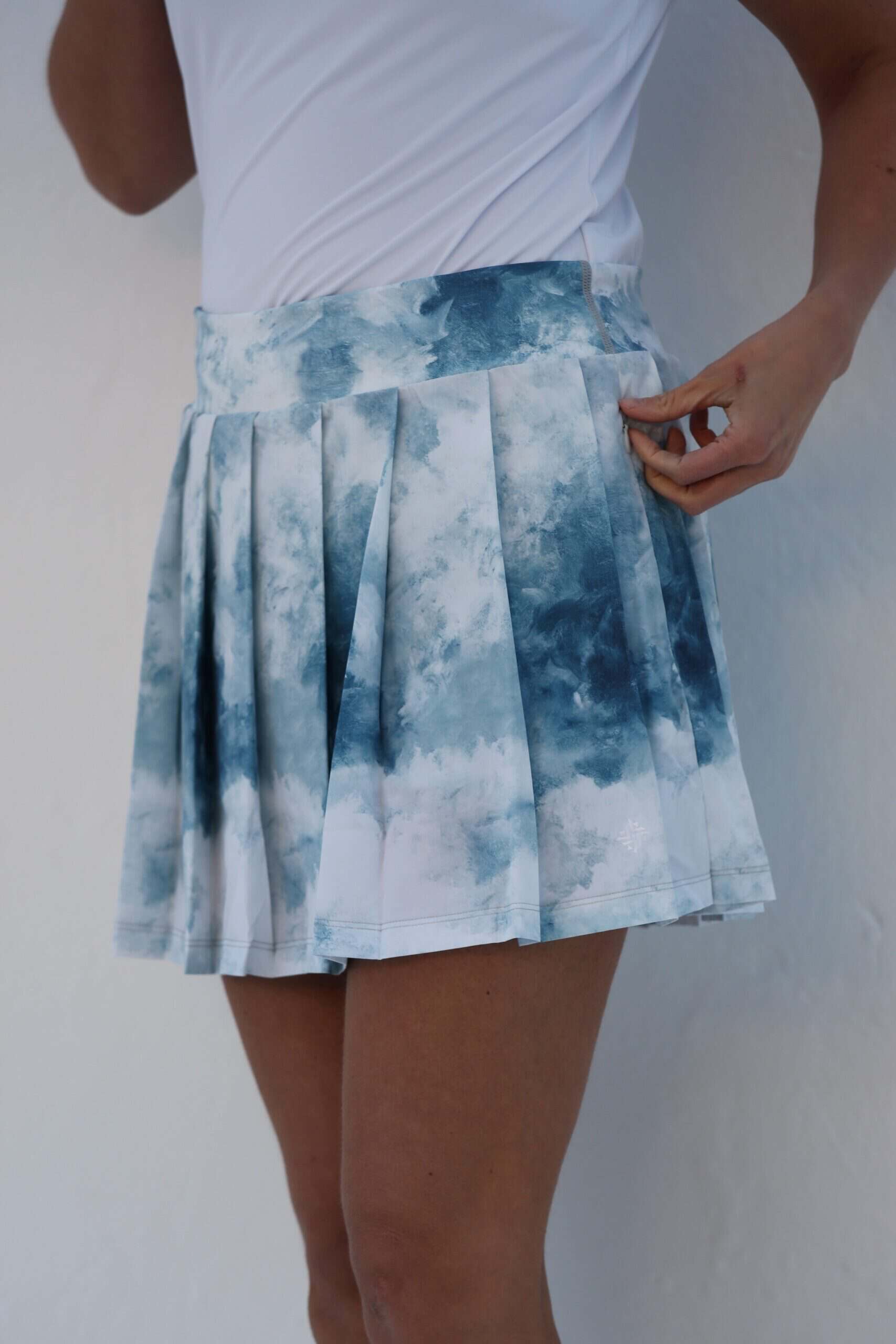 famara-golf-box-pleat-skort-clouds-2
