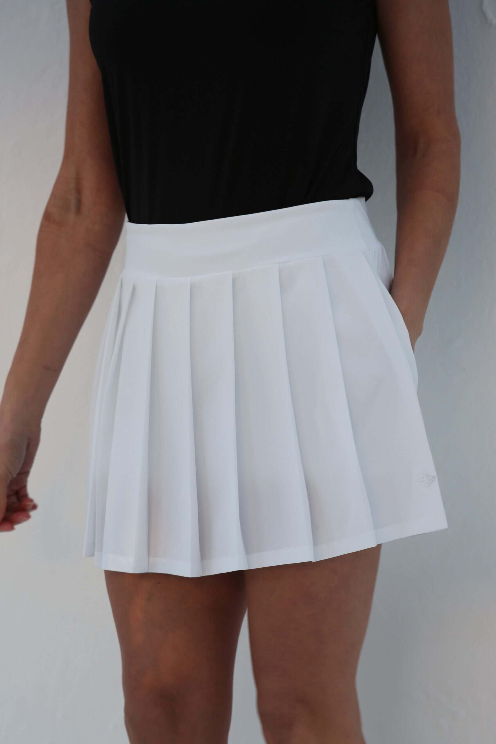 famara-golf-box-pleat-skort-white-1