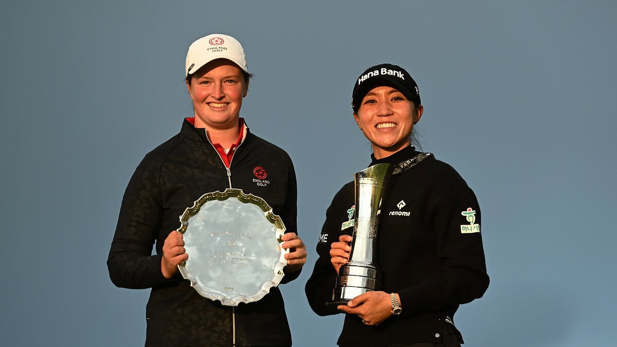 Lydia Ko and Lottie Woad with their trophies at St Andrews