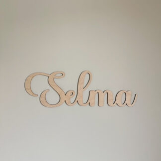 Personlig namnskylt i trä för barnrum