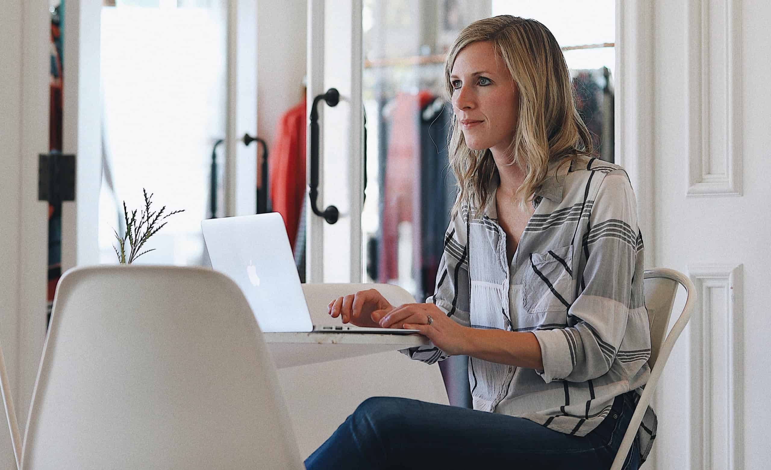 woman in virtual office