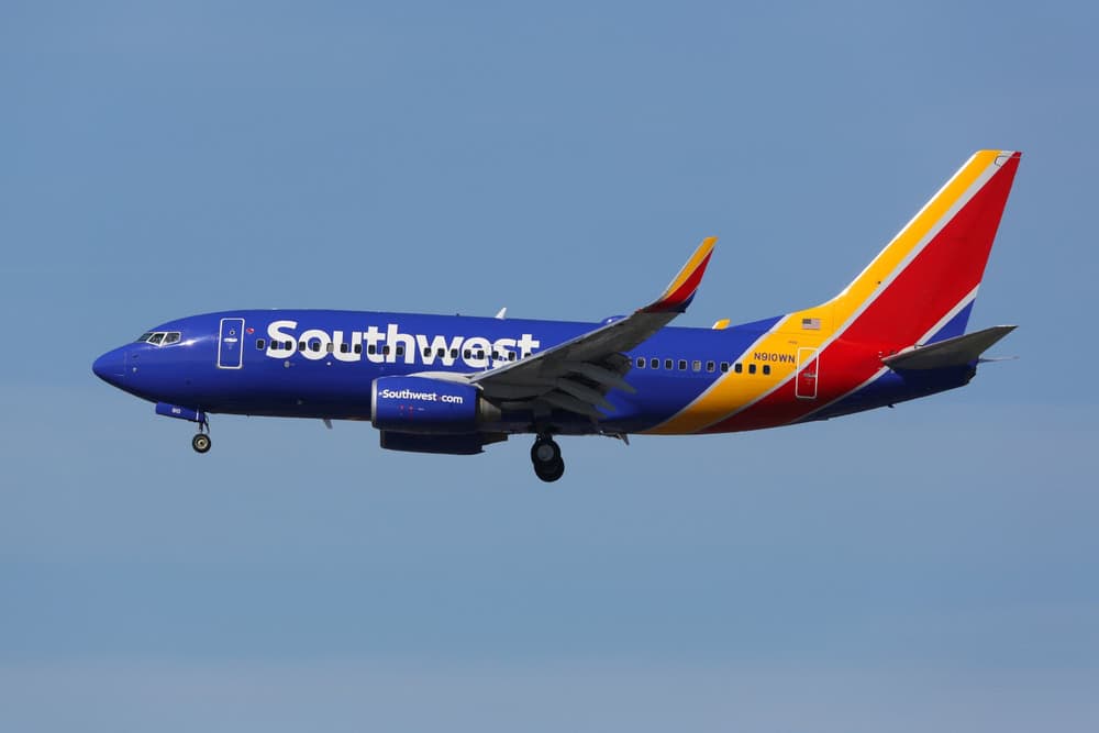 Southwest Airlines plane in flight – 2025 Southwest pet policy and travel rules.