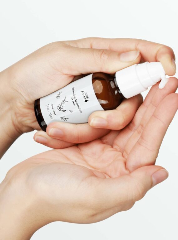 tea-tree-balancing-moisturizer-swatch2