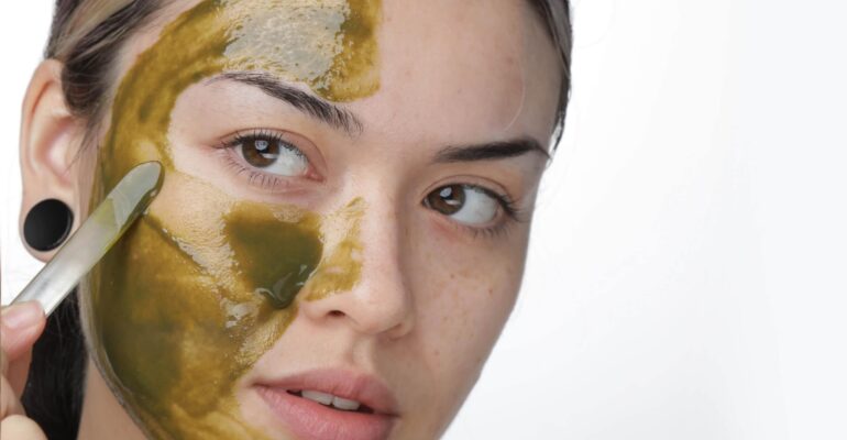 Deep-Detox-Mask-applied
