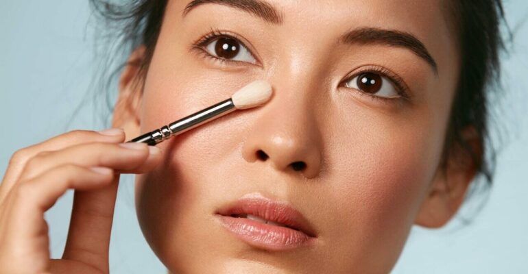 large-main_Woman_applying_makeup
