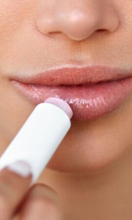 large-Main_applying_lip_balm
