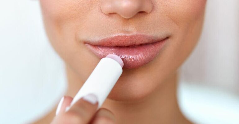 large-Main_applying_lip_balm