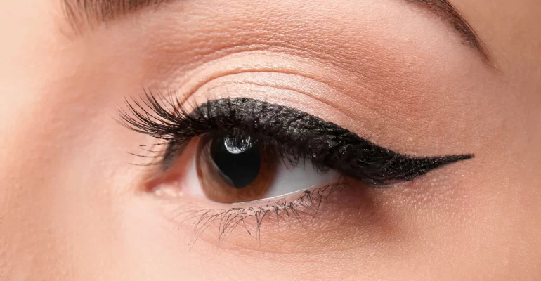 Cover_Photo_100_PURE_Choosing_the_Best_Natural_Eyeliner_for_Defined_Eyes-1.jpg
