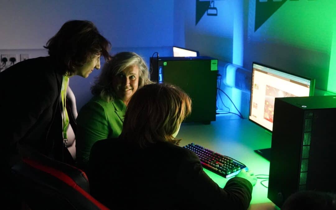 MP opens new Cyber & Esports suite at UTC Swindon