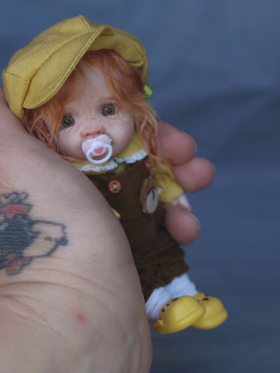 ob11 doll redhead freckles green eyes yellow outfit