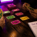 jeu de carte a 2 mains duel score ambiance