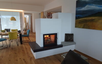 Riscaldamento a legna senza gas e senza corrente: la stufa ad accumulo come alternativa indipendente dalla rete