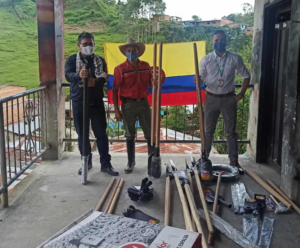 Anorí acompaña a campesinos pertenecientes al PNIS
