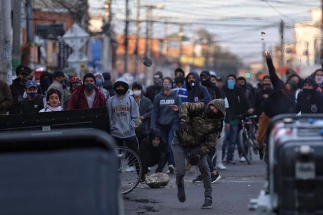 Segunda noche de disturbios en Colombia