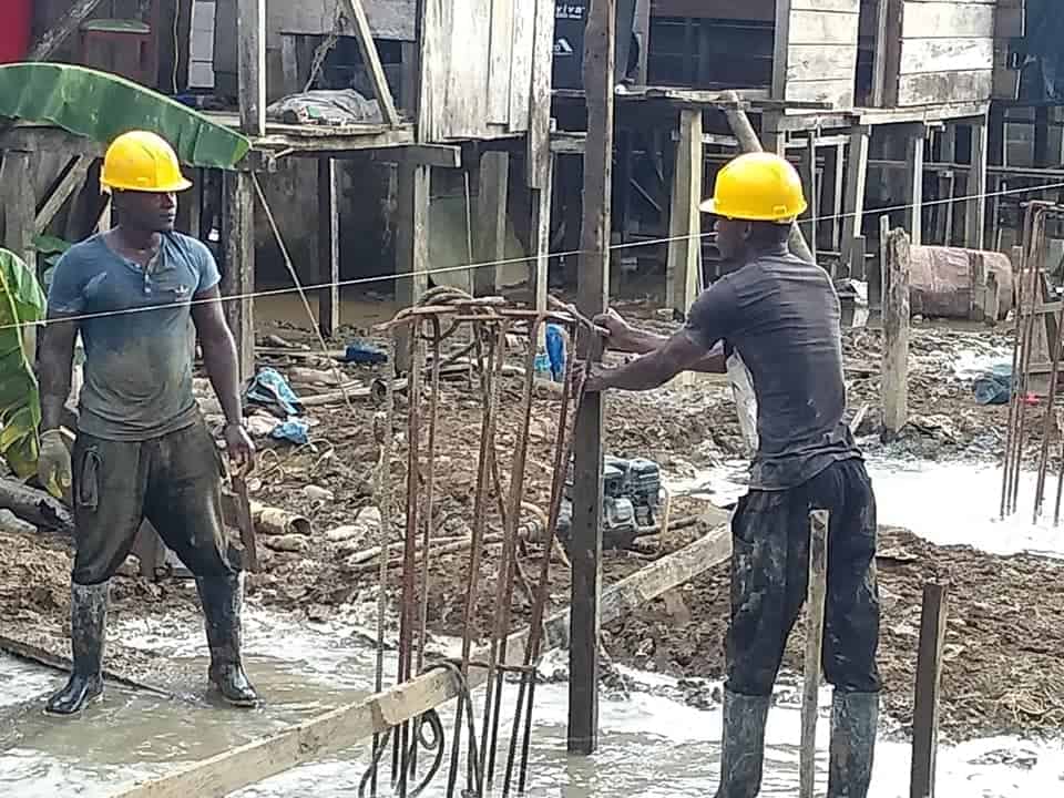 En Murindó se construyen puentes palafíticos