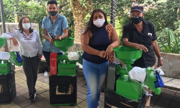 La alcaldía de San Rafael beneficia a los campesinos con ocho trilladoras de arroz
